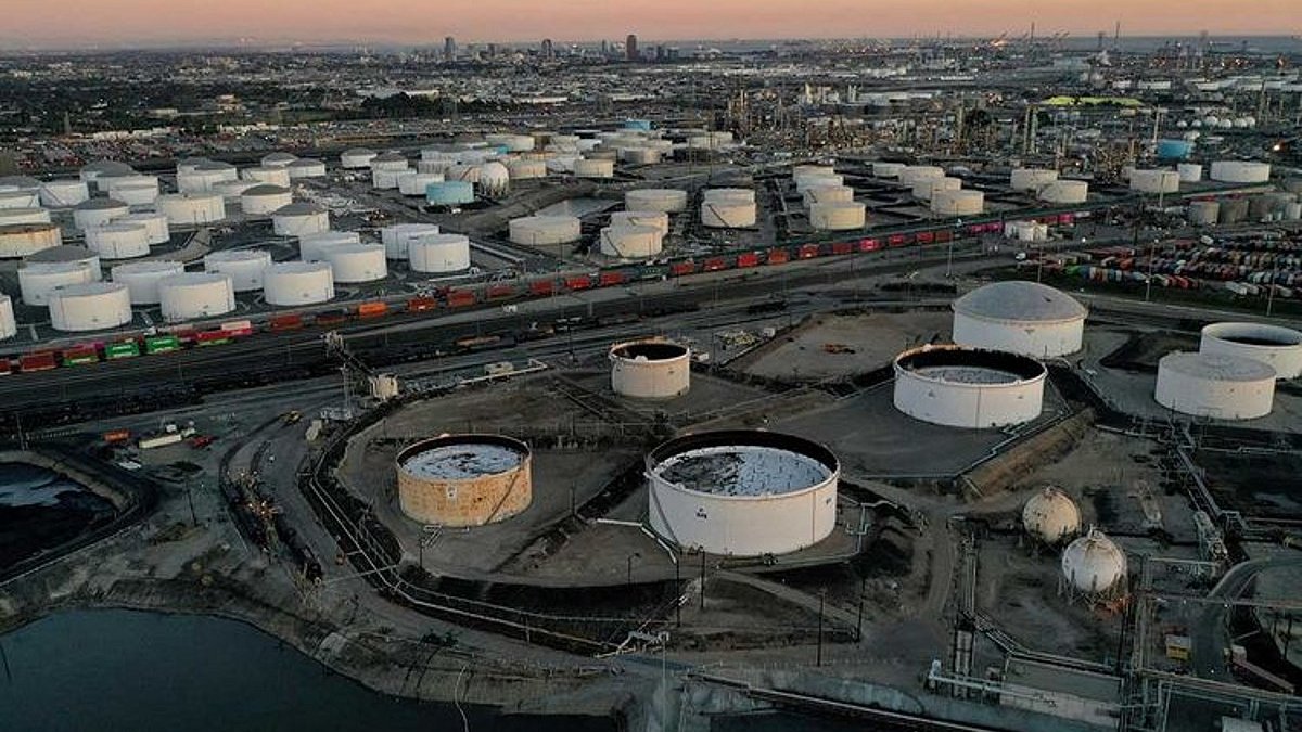 Dubai petroleum ürünleri ticaretinde denetimleri sıkılaştırdı